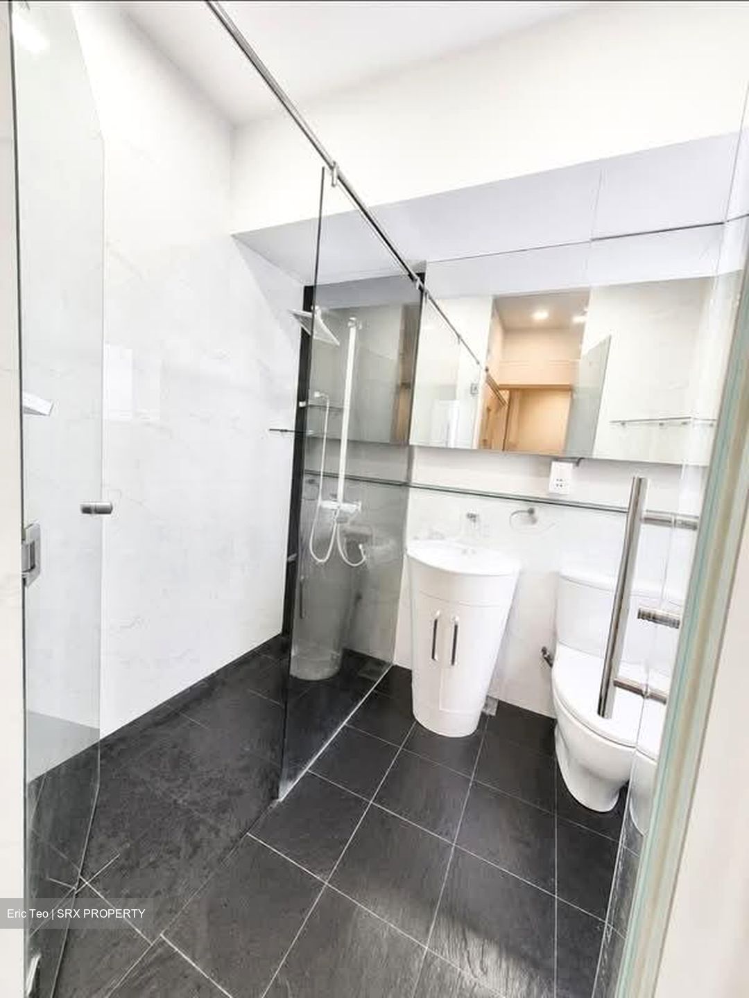 Townhouse Apartments (D9), Apartment #593213841